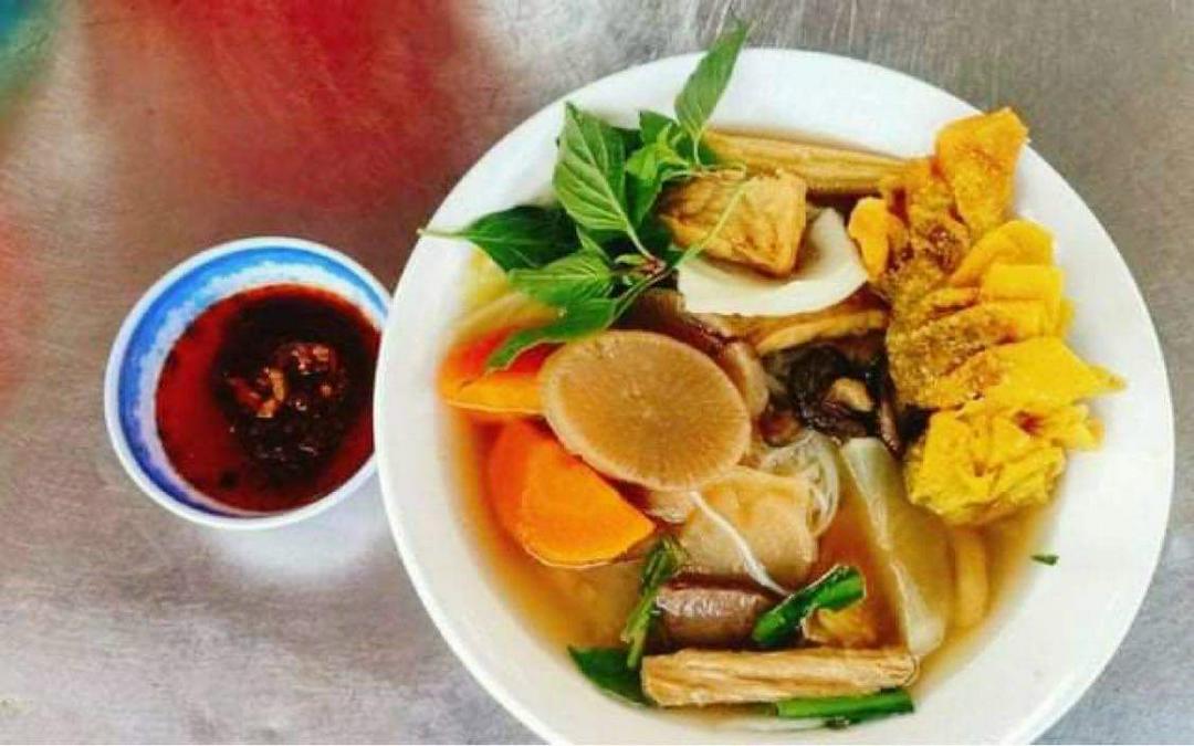 comboo-1-hu-tieu-3-bi-cuon-1hoanh-thanh-chien-gion