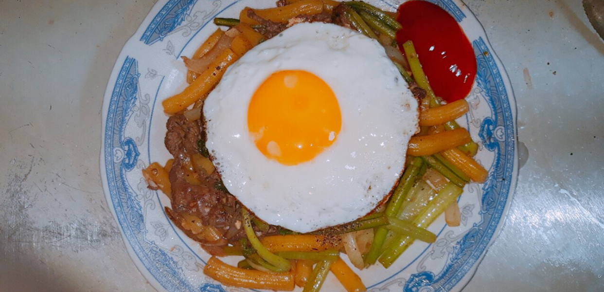 co-ba-quan-mi-nui-xao-thai-van-lung