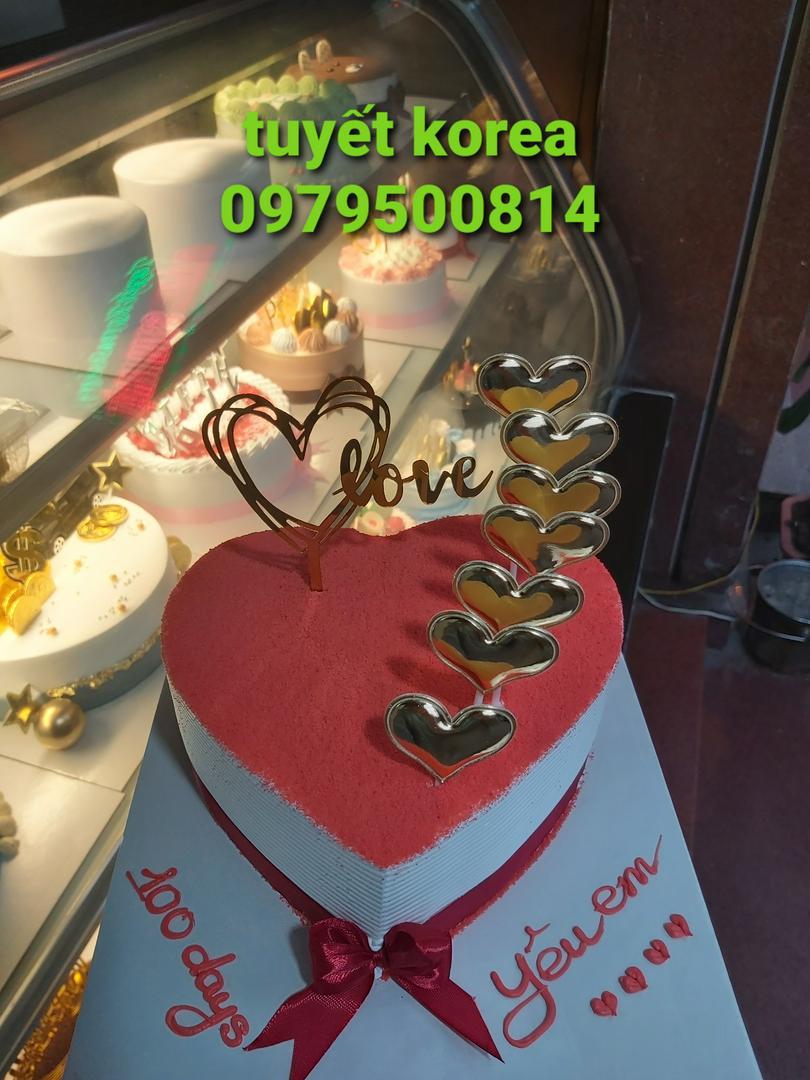 banh-nho-2-trai-tim-mat-red-no-ngang-chu-love