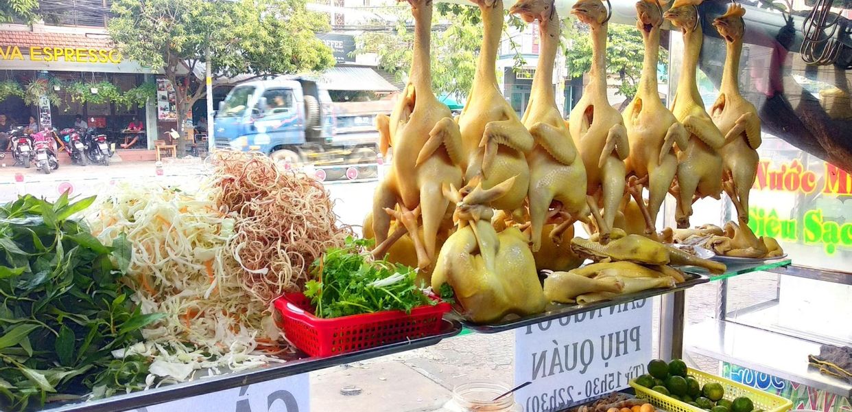 com-ga-ut-trang-295b-nguyen-van-luong