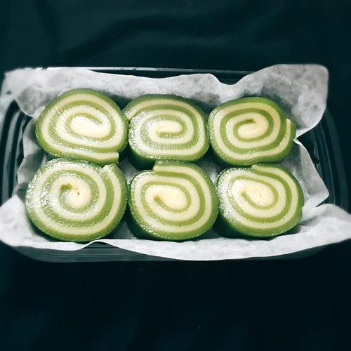 da-lon-cuon-au-xanh-la-dua-hop-6-khoanh