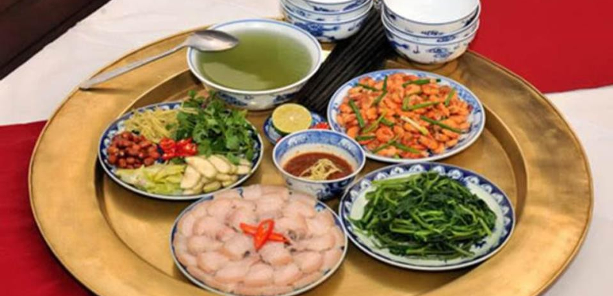 madam-tran-com-van-phong-ao-duy-tu