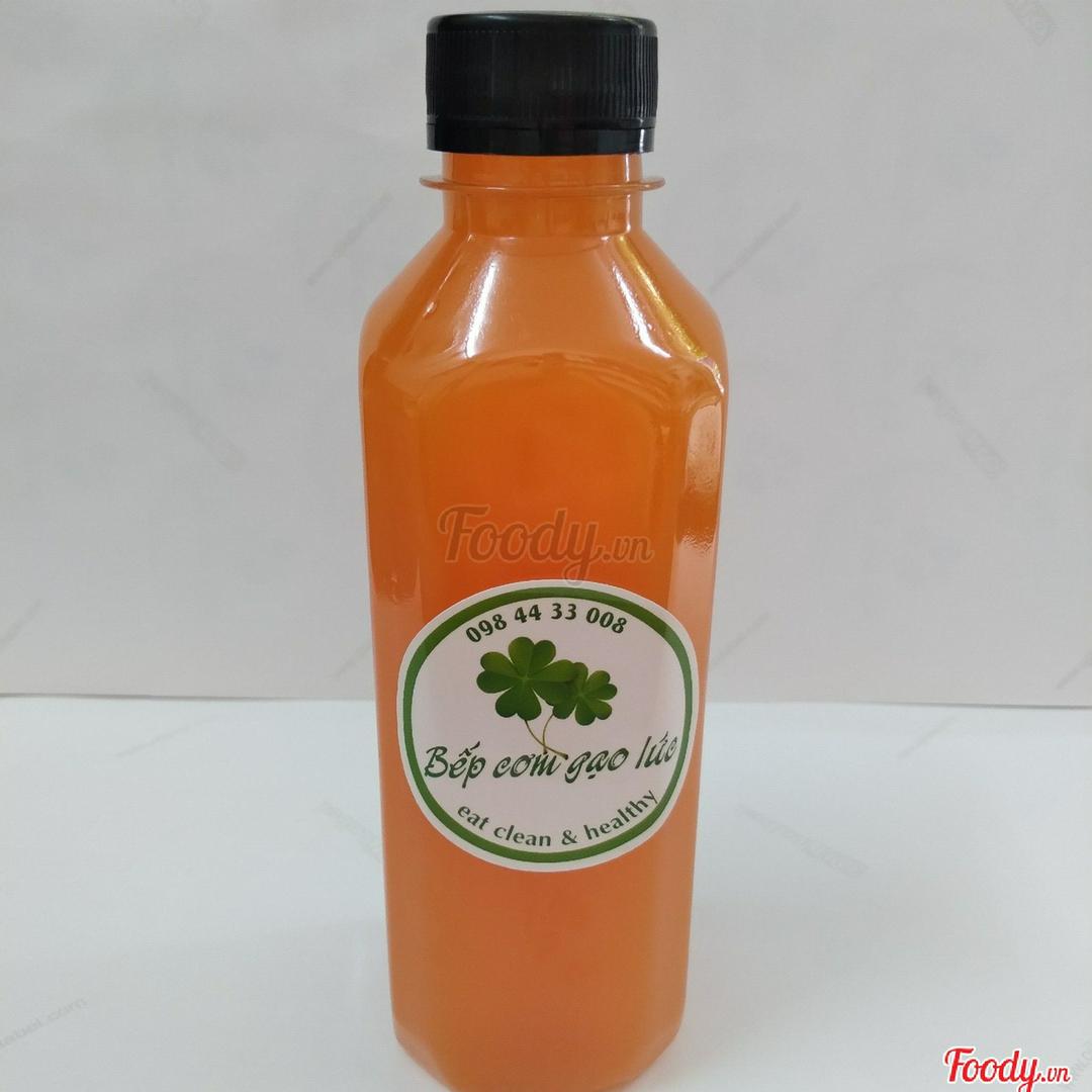 nuoc-ca-rot-nguyen-chat