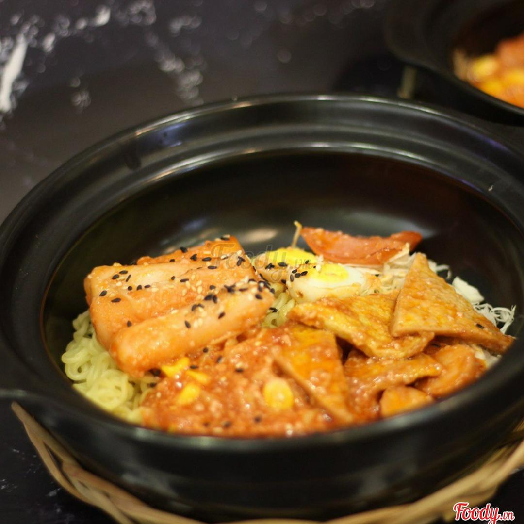 mi-ramen-tron-tokbokki-cha-ca-pho-mai