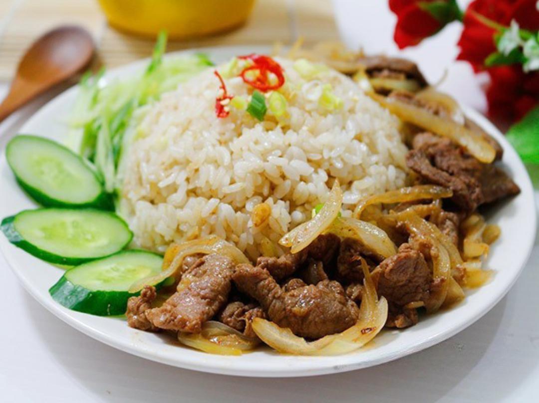 com-thit-bo-xao-cu-hanh