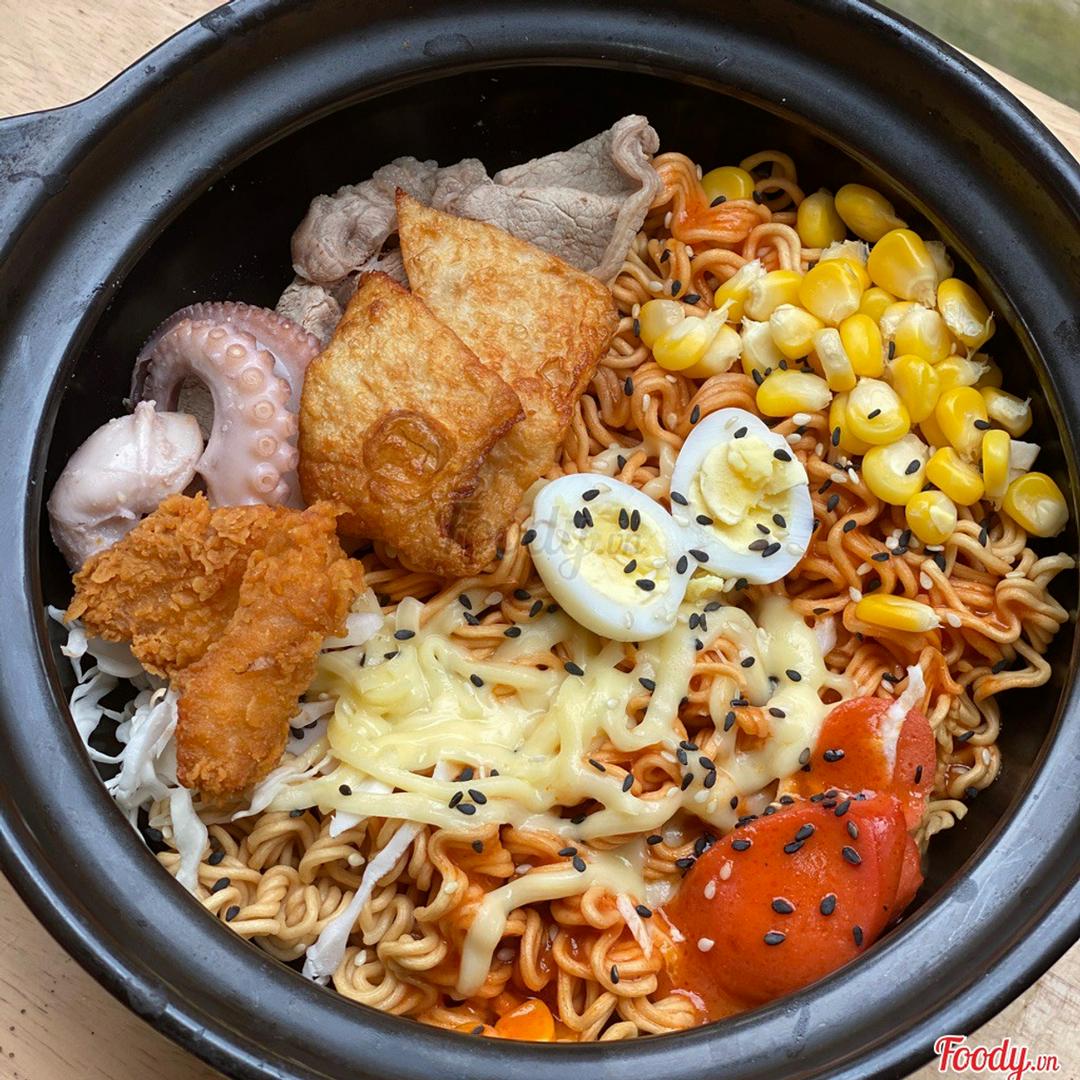 mi-ramen-tron-thap-cam-sot-han-quoc-pho-mai