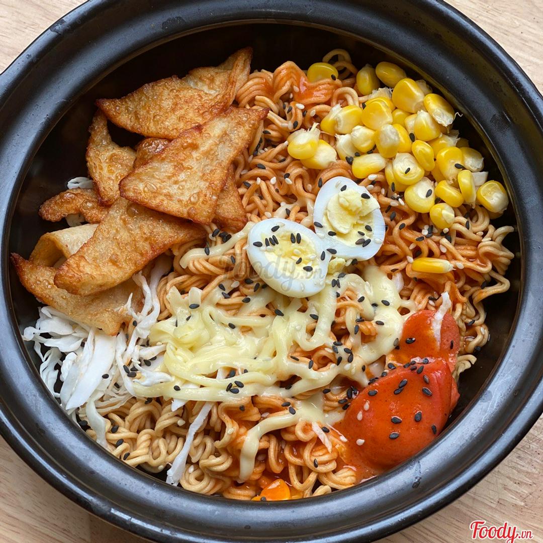 mi-ramen-tron-cha-ca-sot-han-quoc-pho-mai