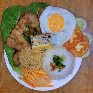 com-tam-suon-bi-cha-op-la