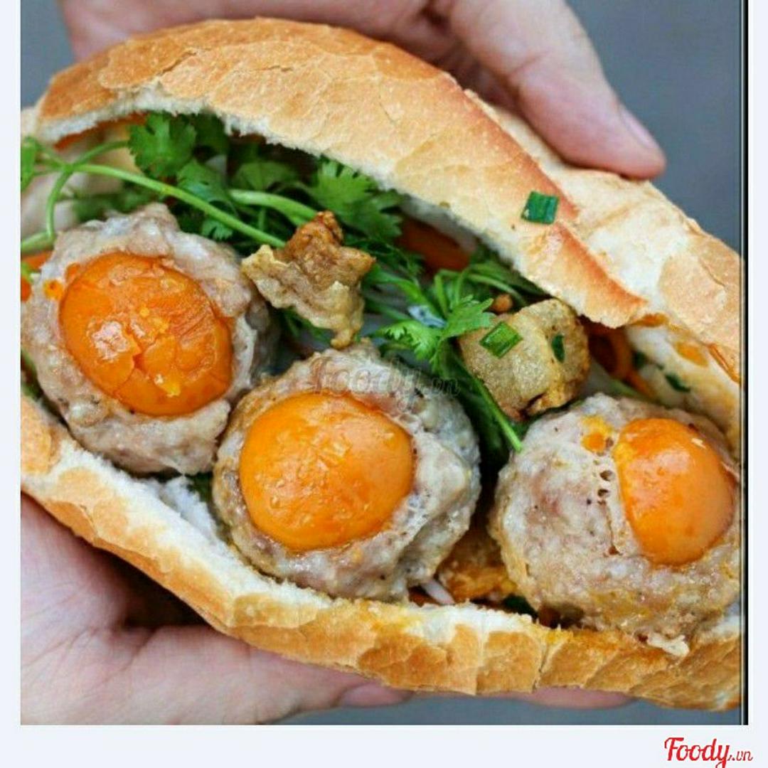 banh-mi-xiu-mai-trung-muoi