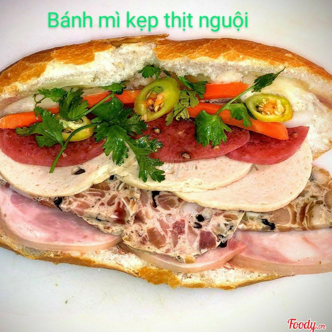 banh-mi-kep-thit-nguoi