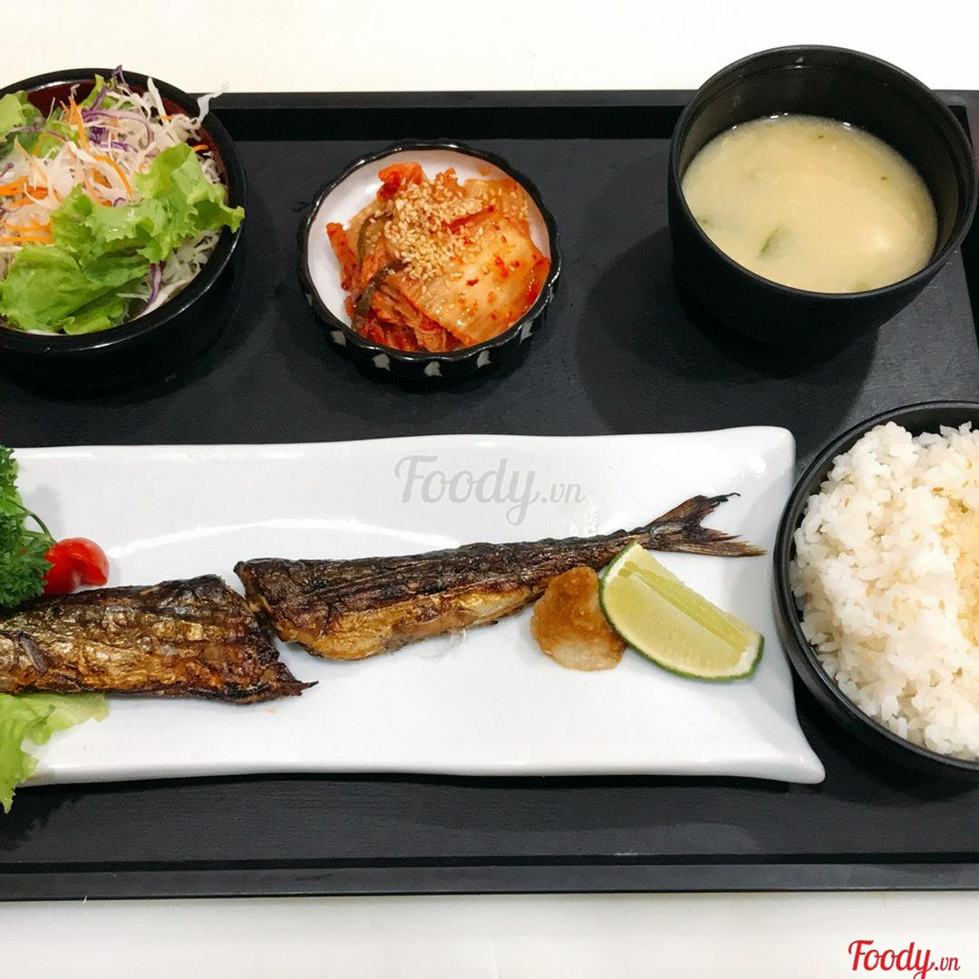 sel20-com-ca-thu-ao-nhat-nuong-muoi-sanma-no-shio-yaki