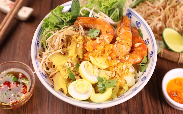 tiem-xu-quang-mi-quang-banh-xeo-mien-trung-inh-tien-hoang