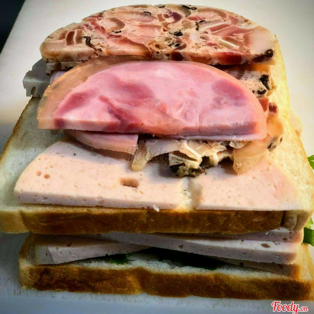 sandwich-kep-thit-cha