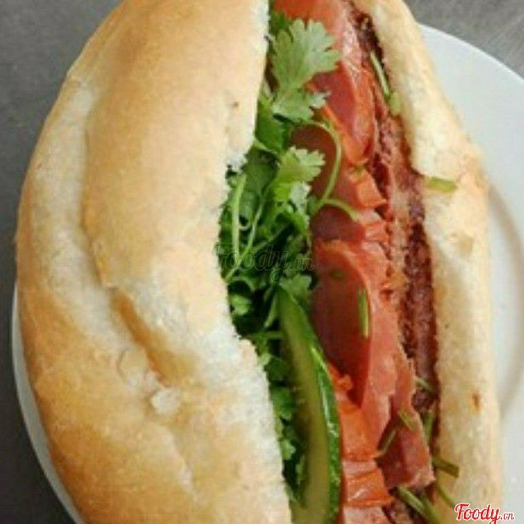 banh-mi-kep-xuc-xich