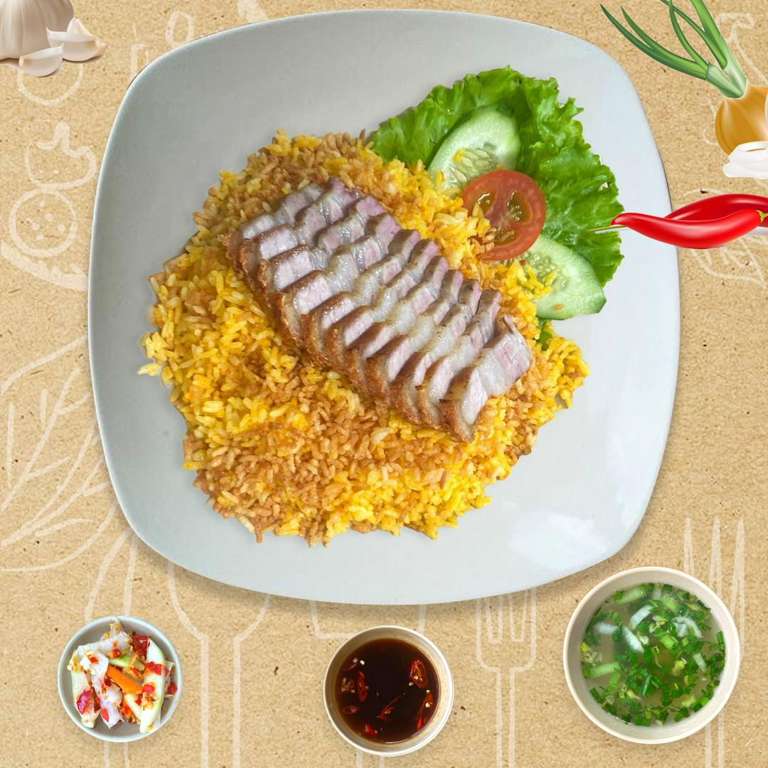 com-chien-heo-quay-rau-cu-trung-anh-canh-rong-bien