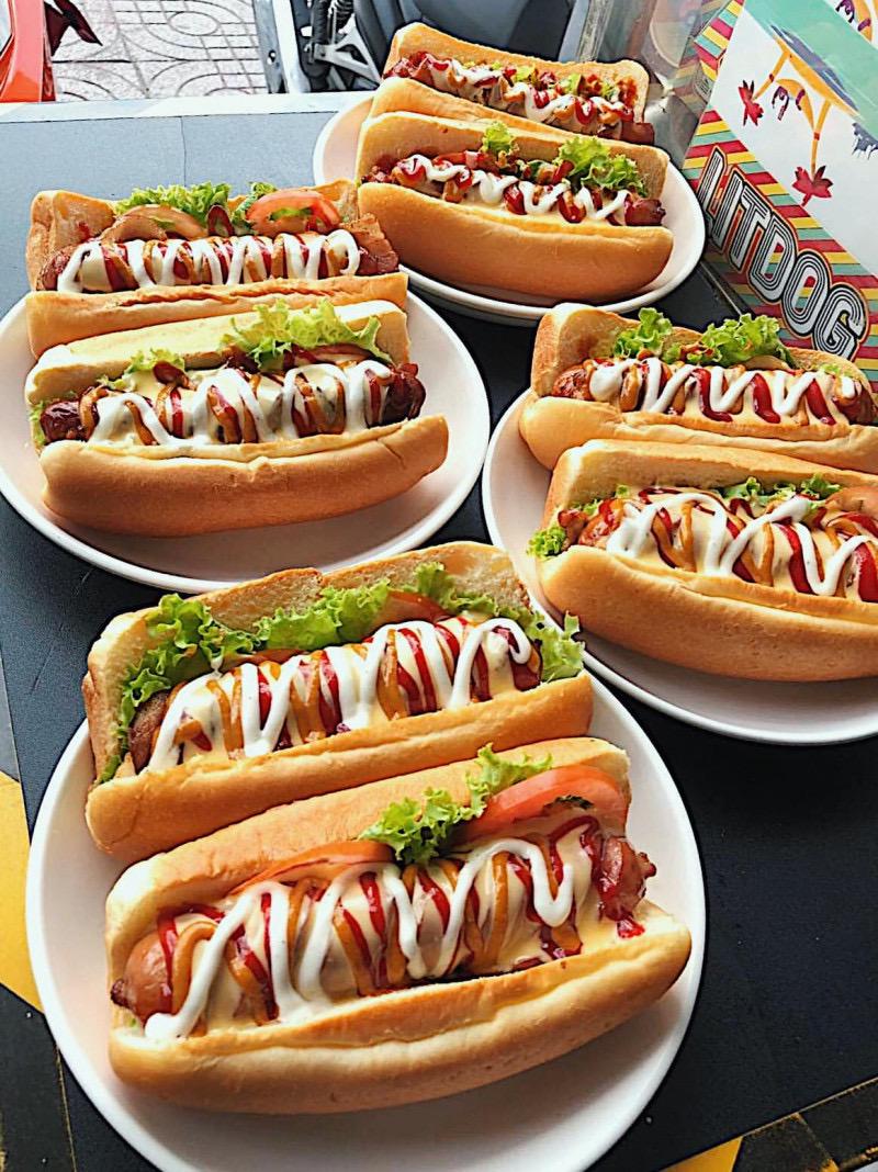 banh-mi-hotdog-trung-pho-mai