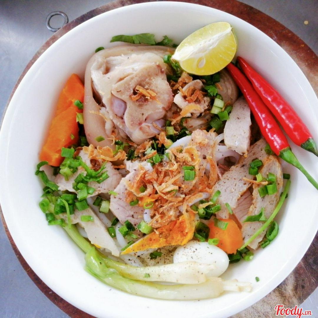 banh-canh-thap-cam