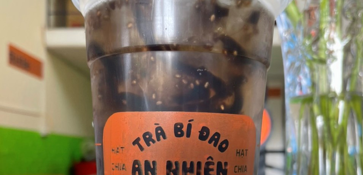 tra-bi-ao-an-nhien-nguyen-tuan