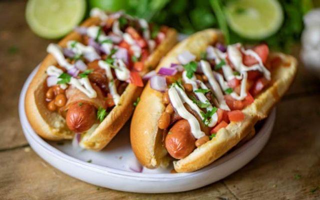 banh-mi-hotdog-trung-thit-ba-roi