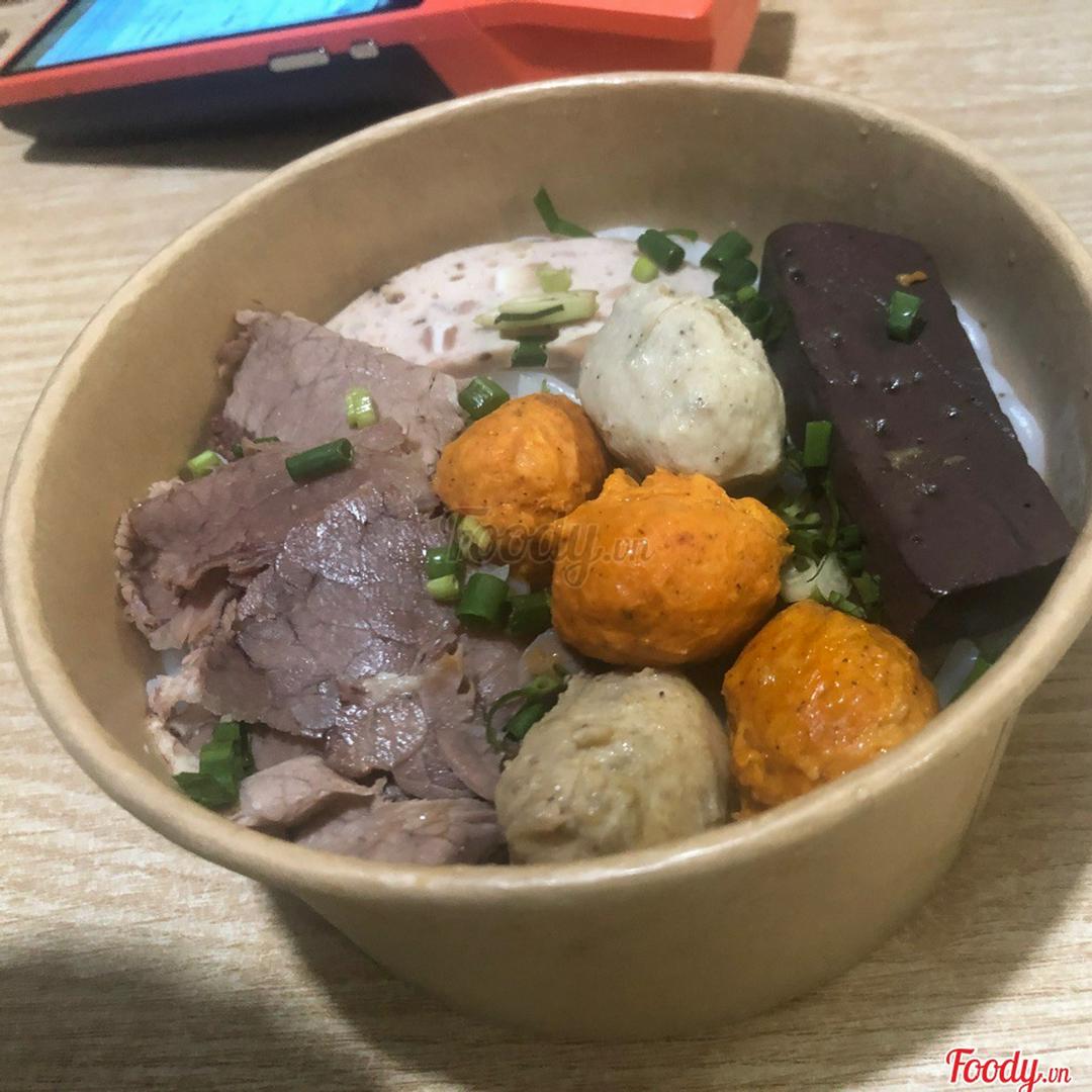 combo-bun-bo-hue-khong-mong-thay-bang-moc-va-5-cai-quay