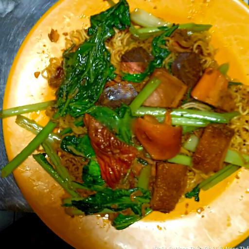 mi-goi-xao-pha-lau-lon