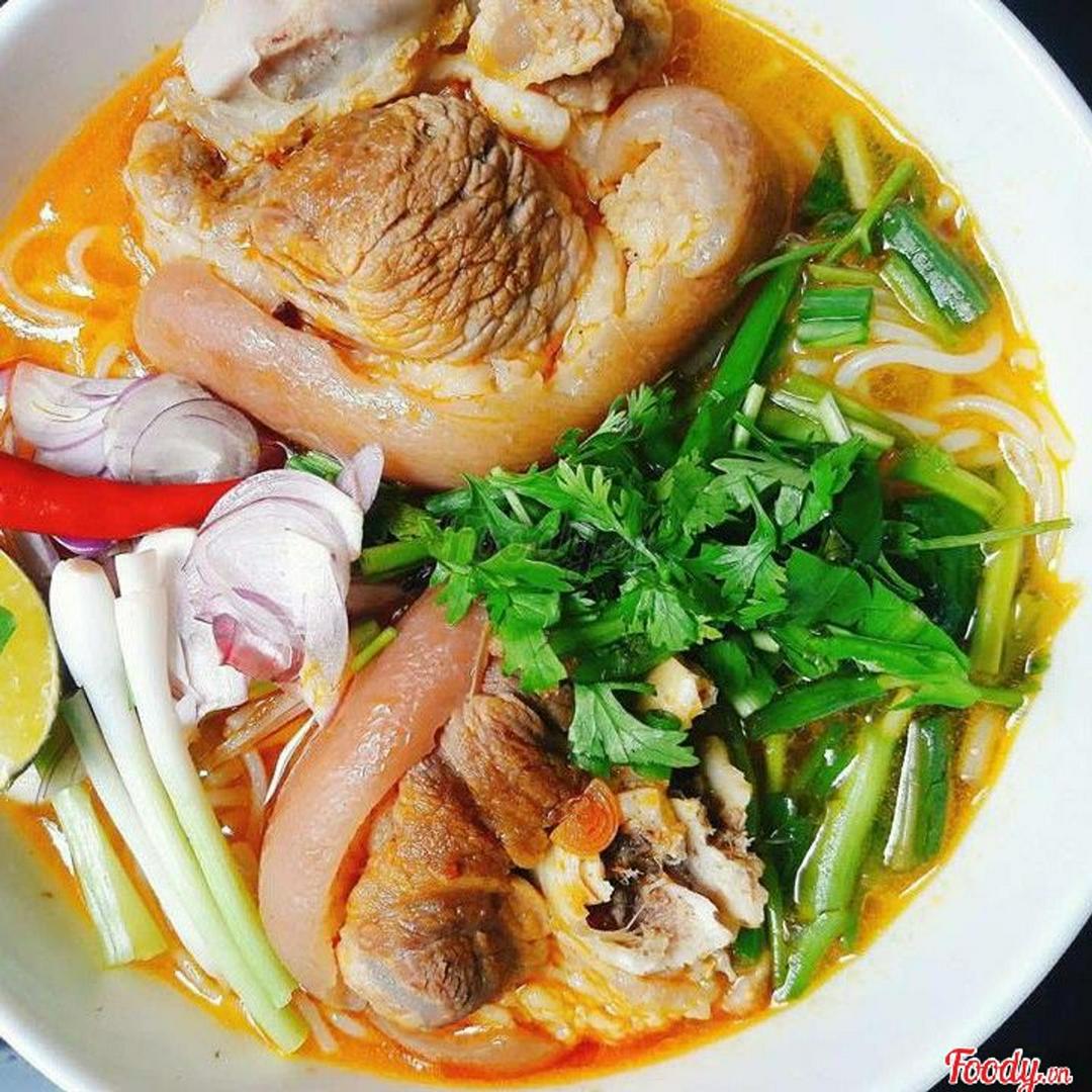 banh-canh-bap-gio-nac-cha-ca