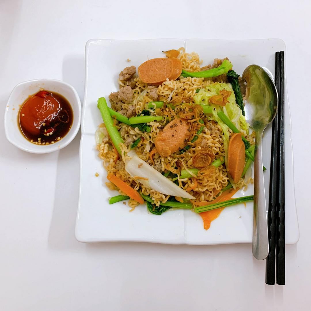 nui-xao-thit-bam-xuc-xich-uc