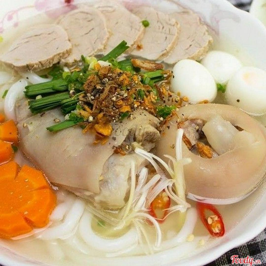 banh-canh-gio-heo-thit-cat-lat