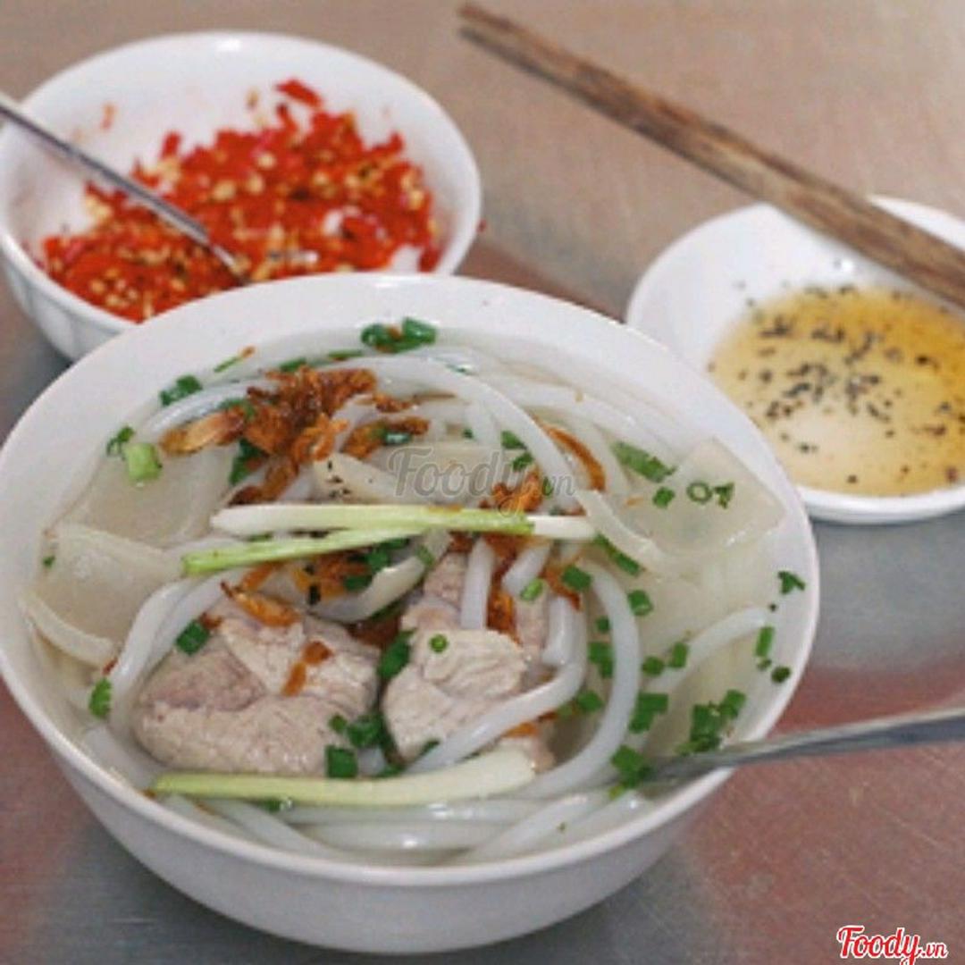 banh-canh-xuong-nac-thit-cat-lat