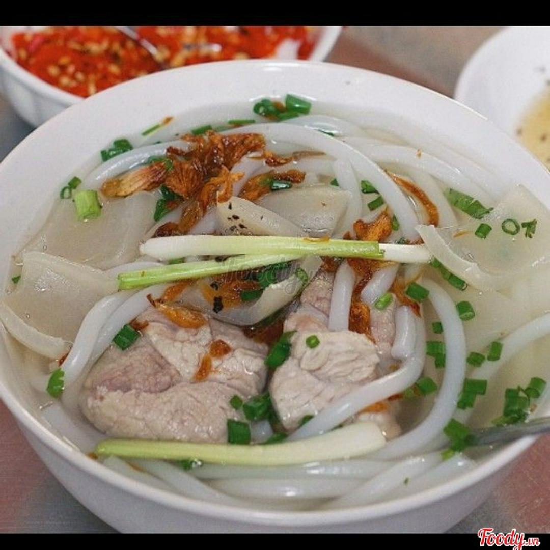 banh-canh-thit-cat-lat-thit-bam