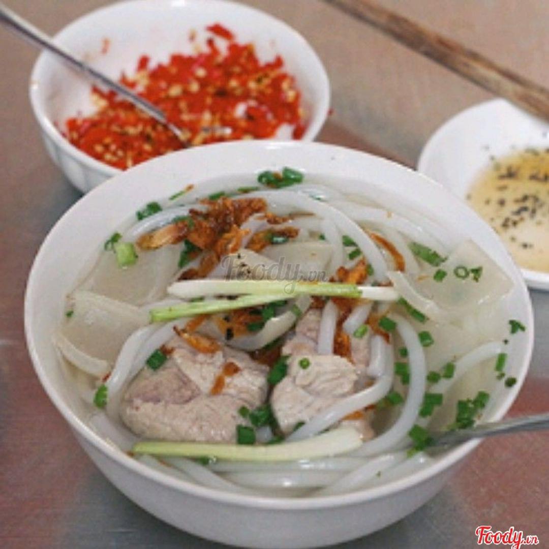 banh-canh-xuong-nac-cha-ca
