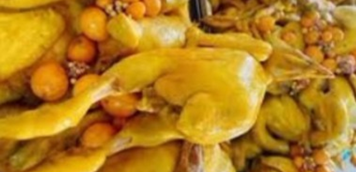 ga-u-muoi-hoa-tieu-an-nhien-tan-hoa-ong