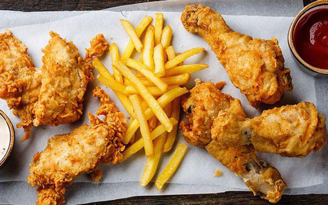 canh-ga-luoc-tam-bot-chien-khoai-tay