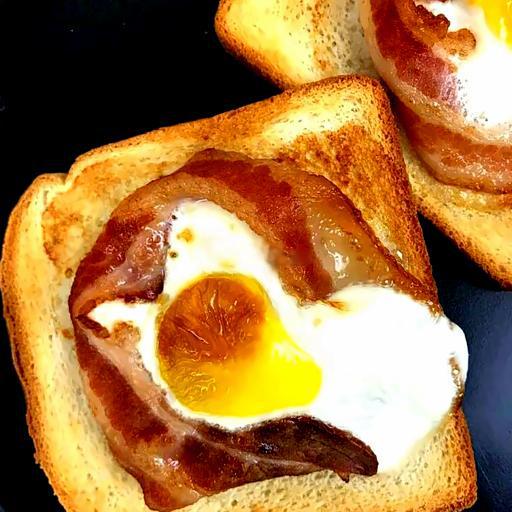 egg-bacon-on-toast-trung-va-ba-chi-xong-khoi-voi-banh-my