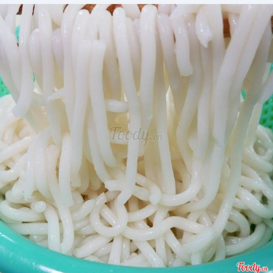 banh-canh-them-k-nuoc-leo