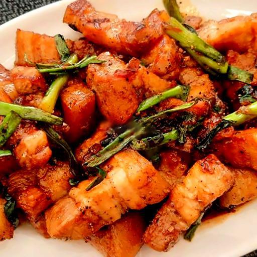 com-trang-ba-chi-chay-canh