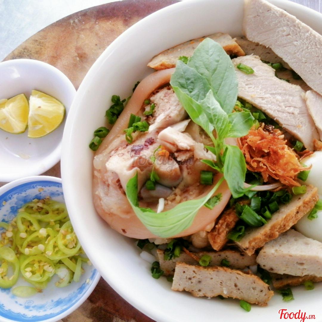 nui-mong-nuoc-ac-biet