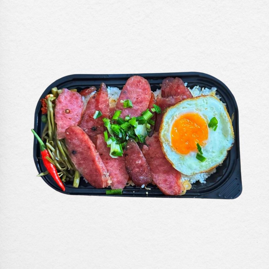 cơm tấm lạp xưởng-ốp la