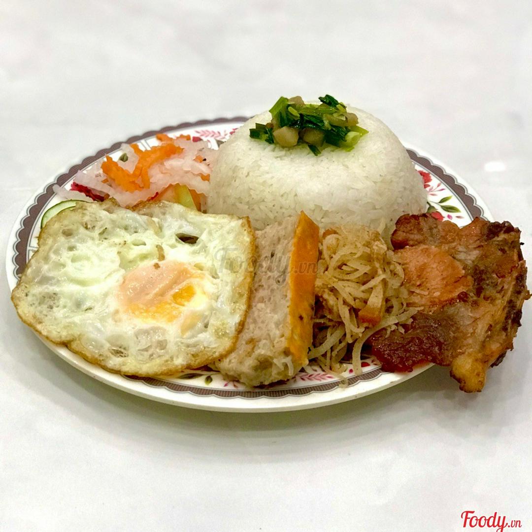 com-ac-biet-suon-bi-cha-op-la