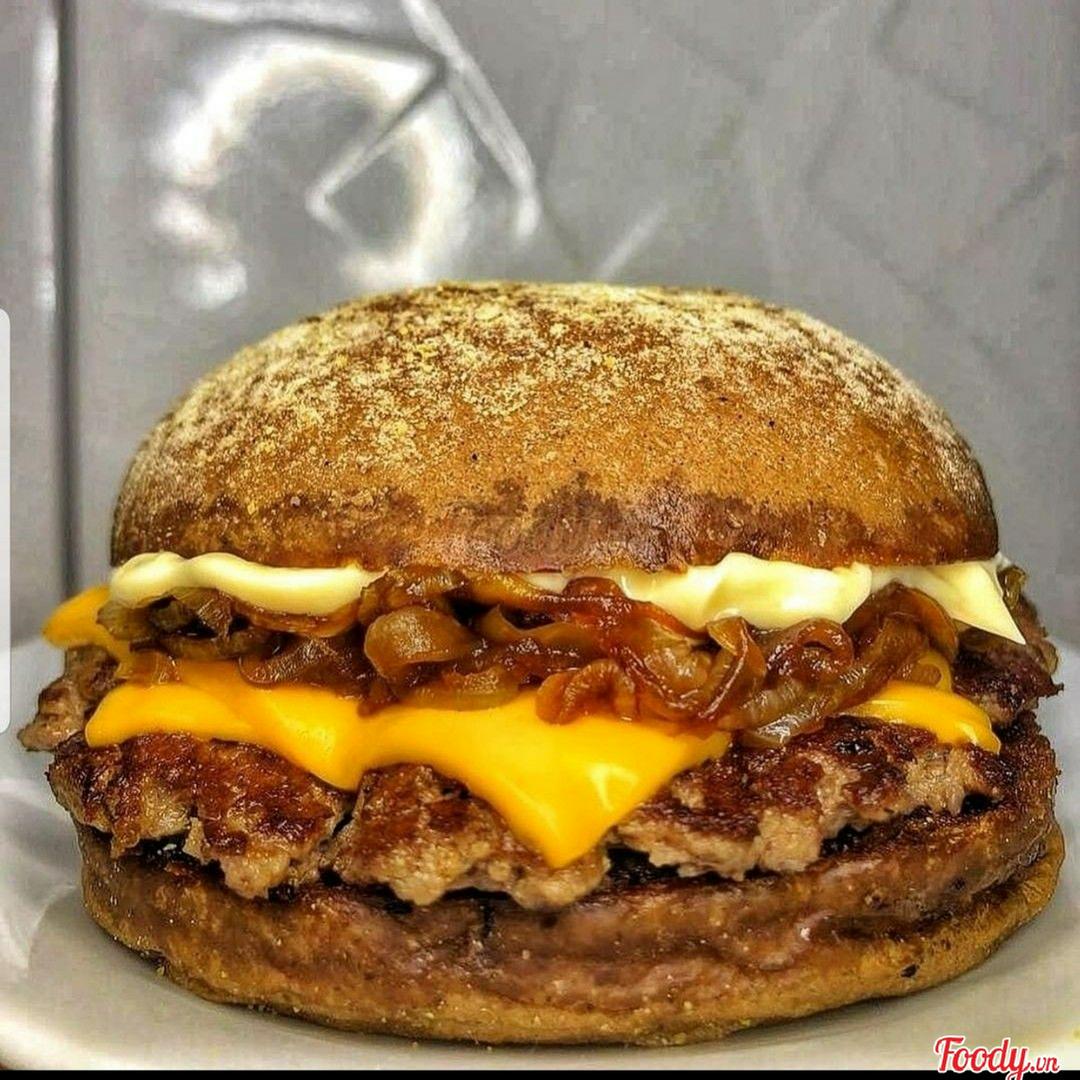 burger-bo-trung-pho-mai-1-coca