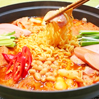 lau-xuc-xich-kimchi-han-quoc