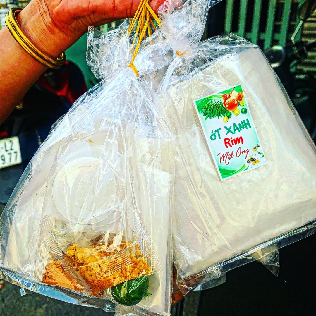 bt-ot-xanh-rim-mat-ong