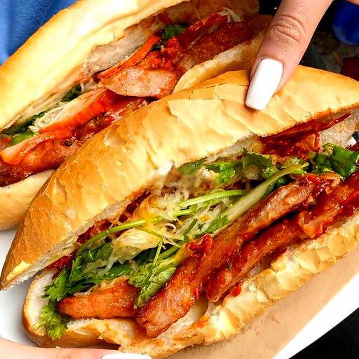 banh-mi-nem-lui