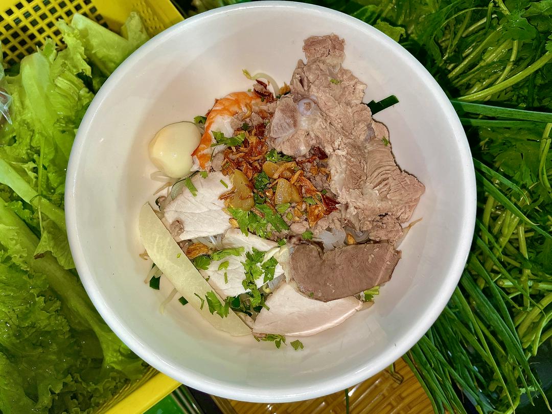 hu-tieu-thap-cam-xuong-nuoc