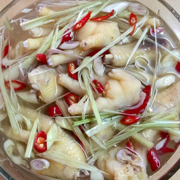 chan-ga-rut-xuong-muoi-sa-ot-nho