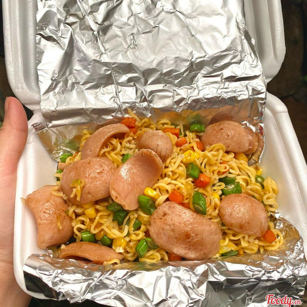 my-xao-xuc-xich-rau-cu