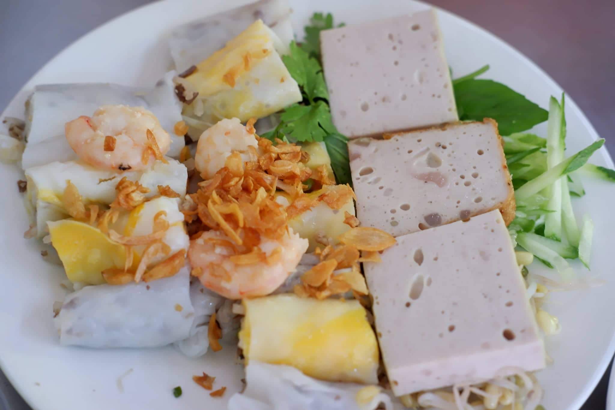 banh-cuon-trung-nhan-tom-thit-nam