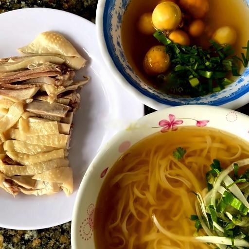 1-to-pho-khong-1-ui-ga-goc-tu-rut-xuong-chat-san-1-trung-non