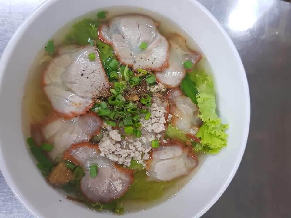 banh-canh-xa-xiu