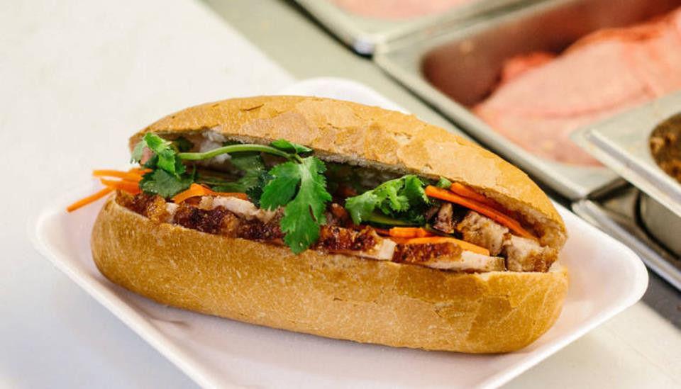 banh-mi-heo-quay